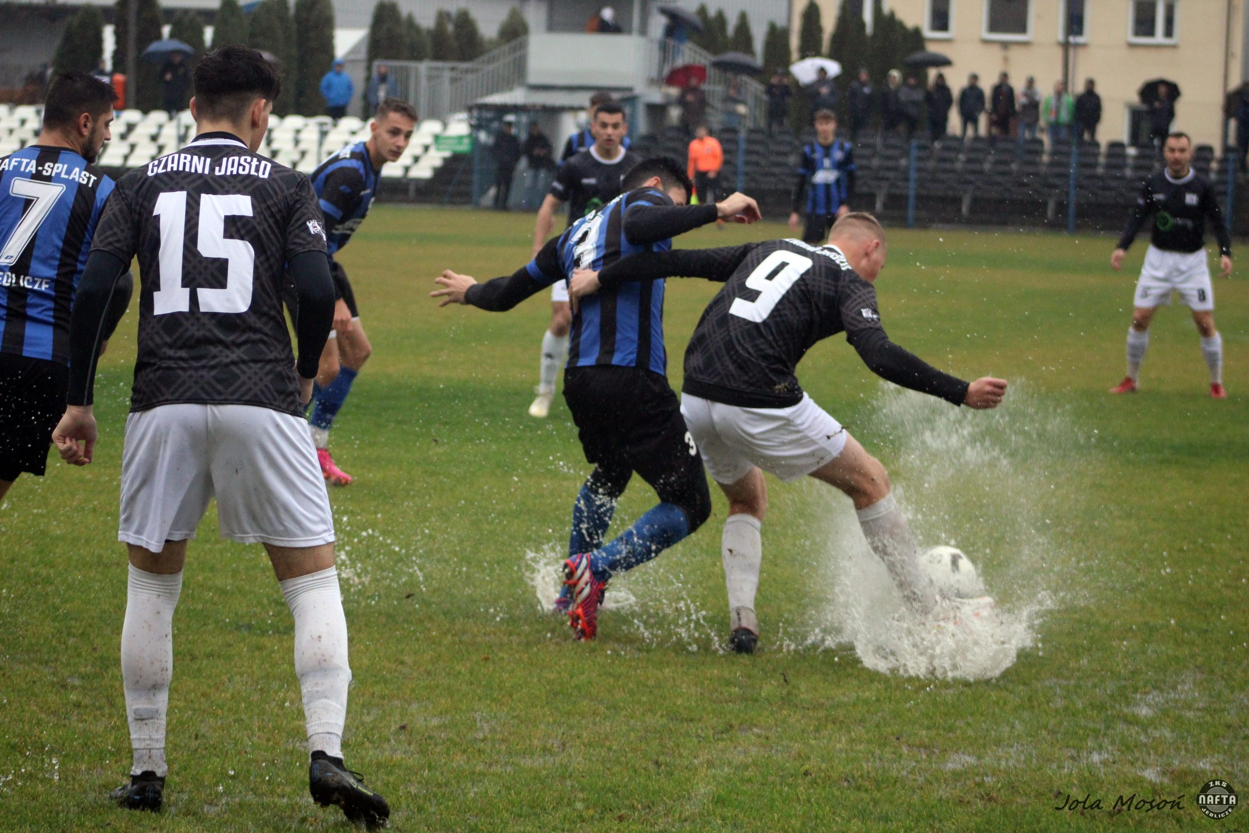 13 kolejka SENIORZY_ CZARNI JASŁO vs NAFTA SPLAST JEDLICZE 2:1 (1:0)